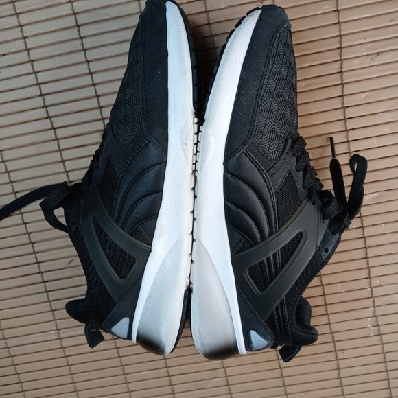 Puma Arial womens Size 7.5 Black/White Casual Running Shoes 4600001033. 314pm - Picture 4 of 10